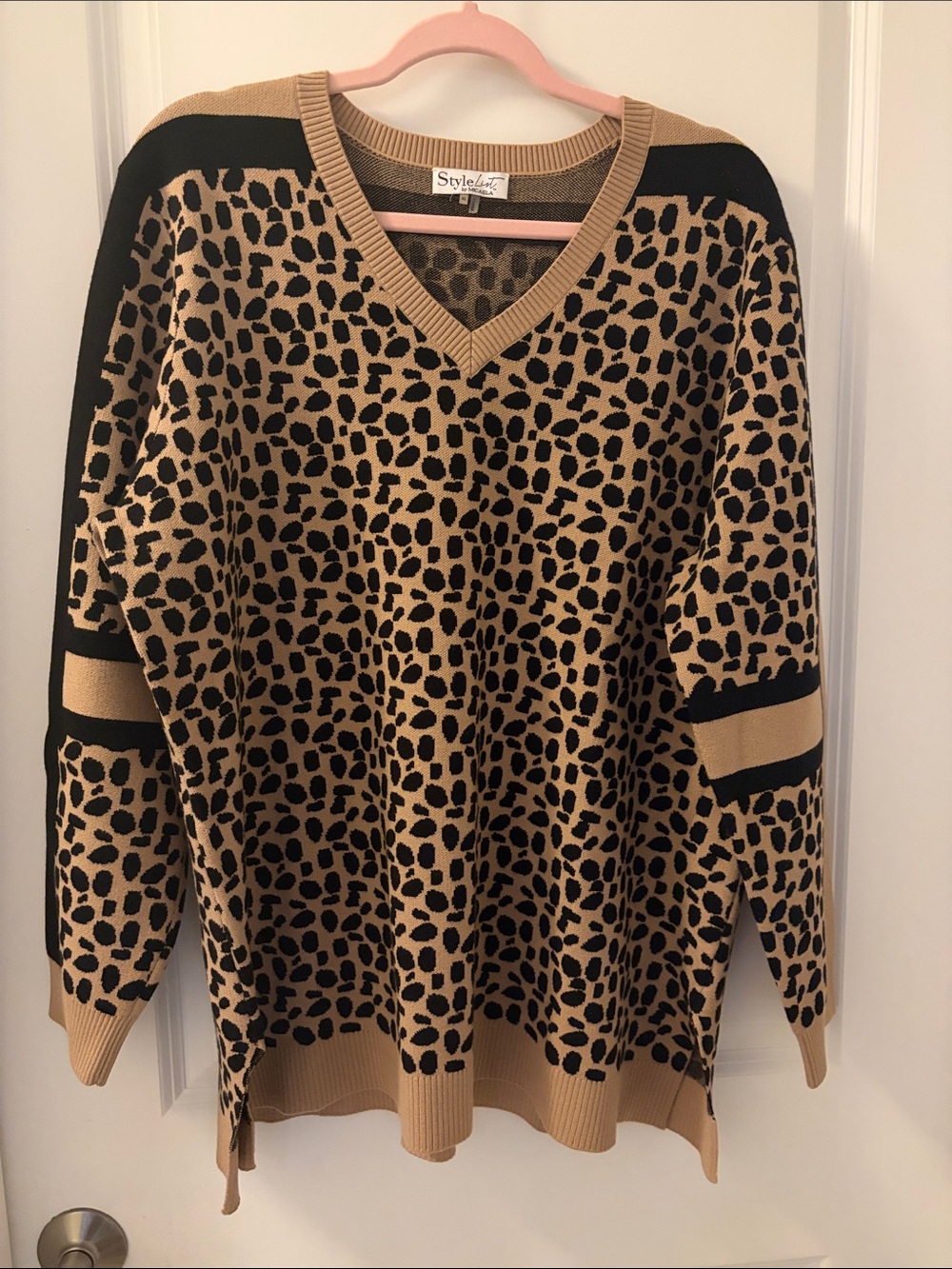 StyleList by Micaela Women's Tan and Black Leopard Print V-Neck Sweater